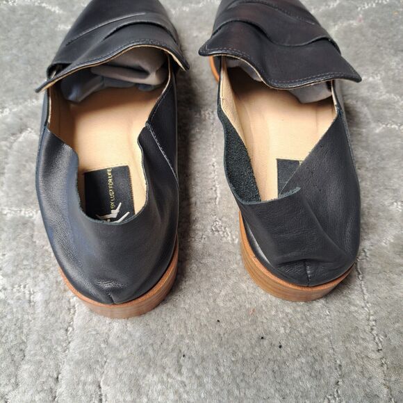 LFL BY LUST FOR LIFE BLACK LEATHERMOCCASIN LOAFERS WOMENS SIZE 8M COLLAPSE HEEL - Picture 6 of 13